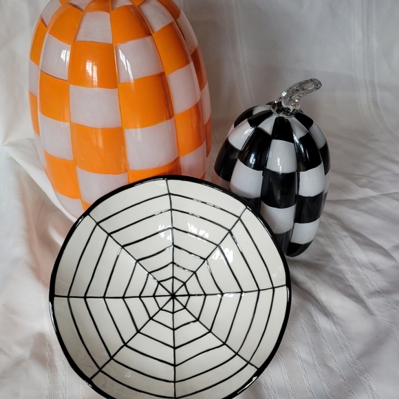 Black and White Spiderweb Bowl - Picture 4 of 7
